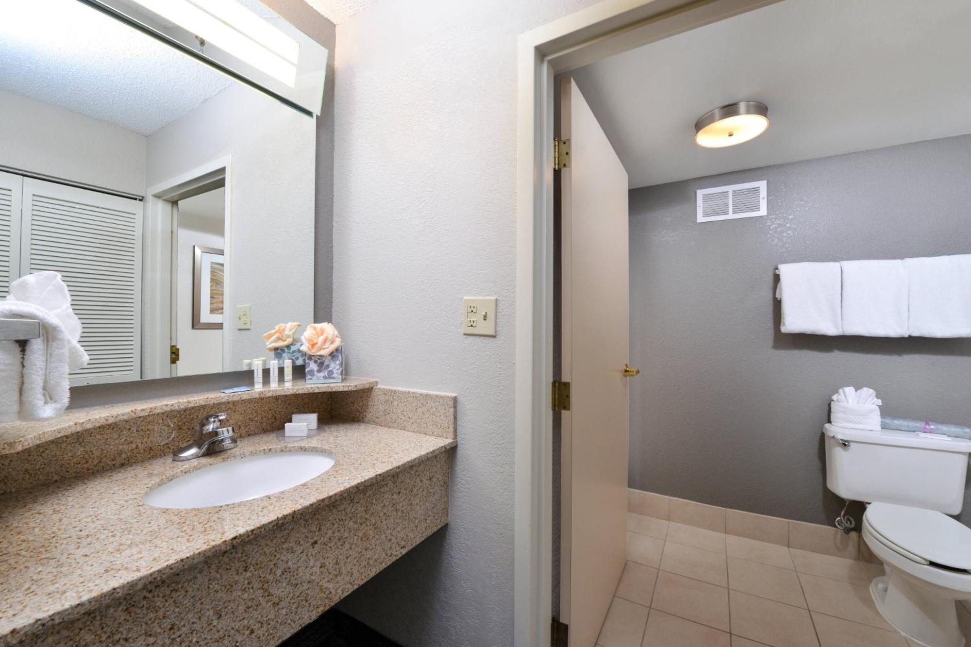 Courtyard By Marriott Charlotte Hotel 3*