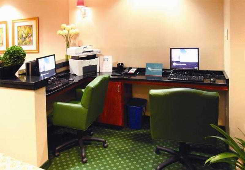 Courtyard By Marriott Charlotte Hotel 3*